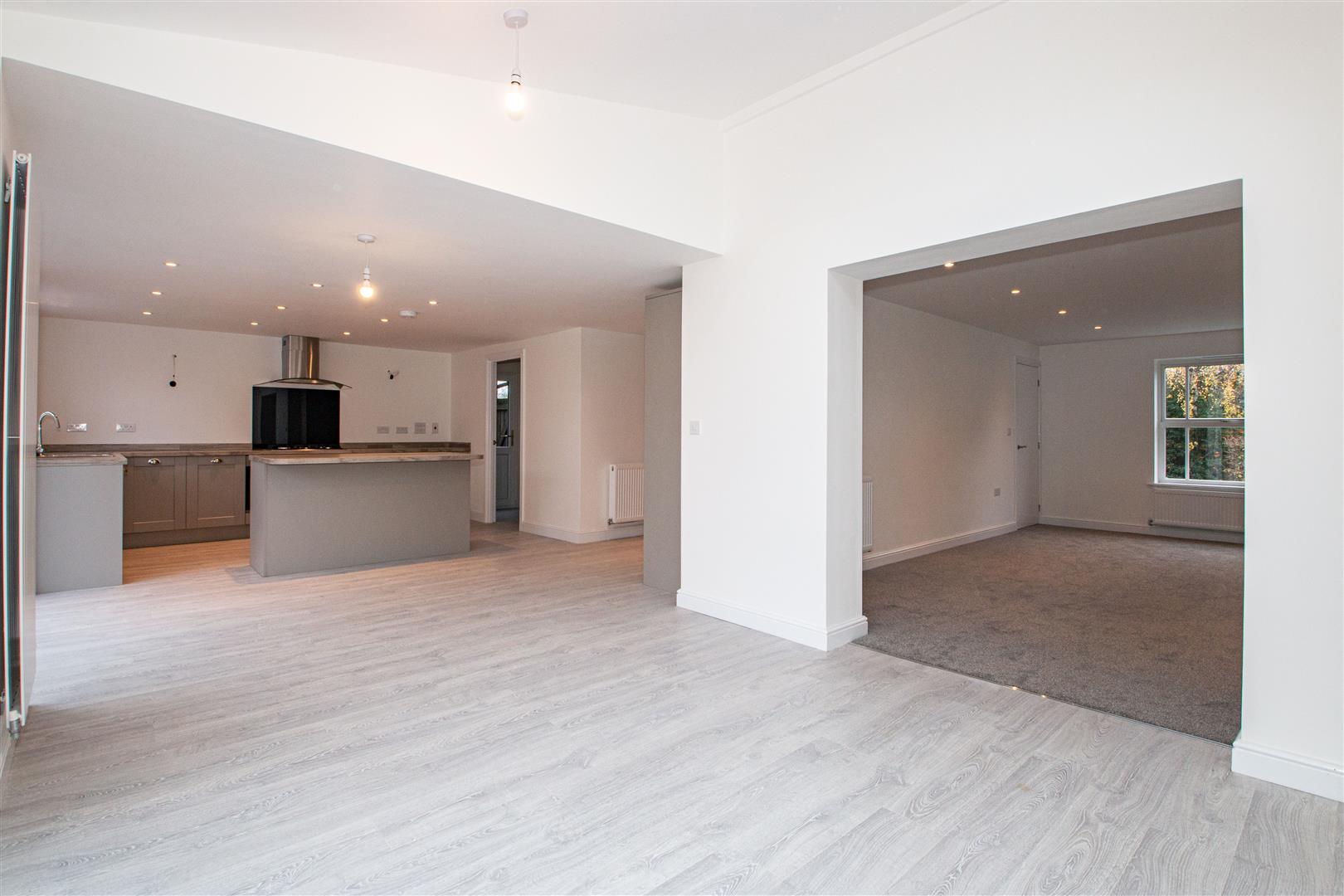 6 bed property in Carnweather Court, Milton Keynes